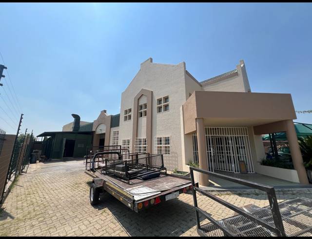 685M² WAREHOUSE FOR SALE IN LASER PARK
